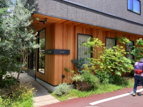 モモベジの外観